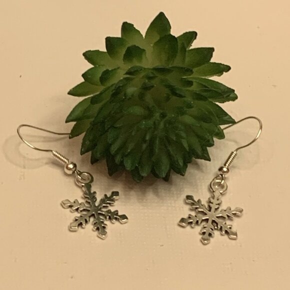 Snowflake Earring, Boho Earring, Christmas Earring, Holiday Earring, Gift Idea - Picture 6 of 6